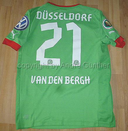 P1120238.JPG - 2012-12 otelo #21 van den Bergh Ausweichtrikot grün  Matchworn aus dem Pokal Spiel in Burghausen